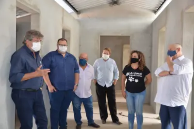 Autoridades visitam obras do CAAMI