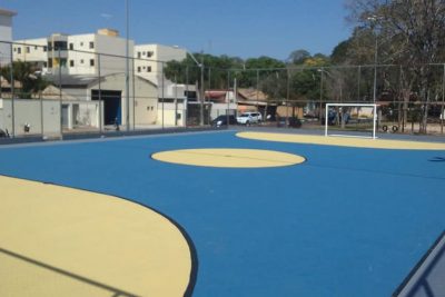 Prefeitura de Jaguariuna conclui pintura da quadra de esportes do bairro Santa Cruz