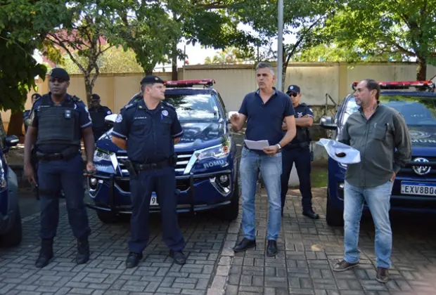 Prefeito presta homenagem aos guardas civis de Jaguariúna