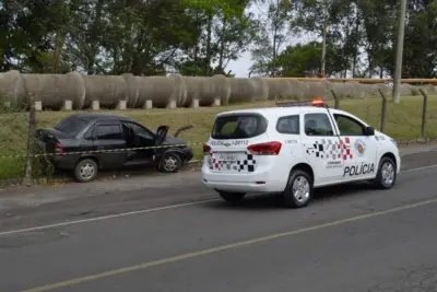 Jovem rouba carro e tenta atropelar PMs