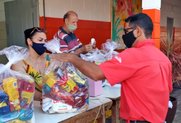 Prefeitura realiza mais uma entrega de kits de alimentação escolar