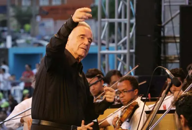 Espetáculo com maestro João Carlos Martins tem transmissão ao vivo neste domingo