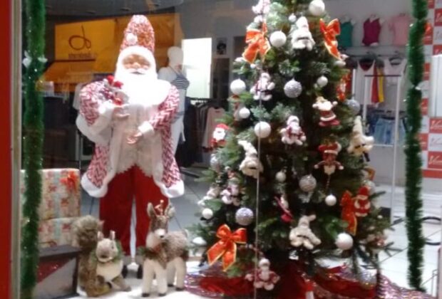 Decorações de Natal já podem ser vistas no comércio nogueirense
