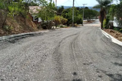 Administração Municipal implanta guias e sarjetas em ruas do bairro Santa Edwiges para Pavimentação Asfáltica