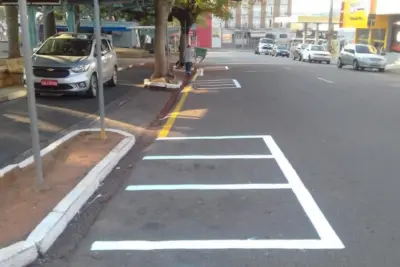 Prefeitura de Jaguariúna realiza serviços de sinalização horizontal e troca de placas