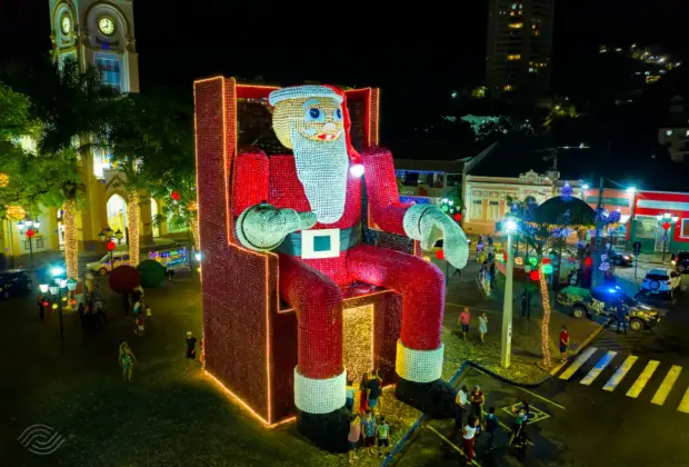 Estância Hidromineral de Socorro faz o maior Papai Noel do sudeste feito com garrafas pet