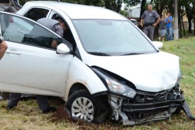 Ladrão rouba carro em Espirito Santo do Pinhal e acaba caindo em córrego em Mogi Guaçu