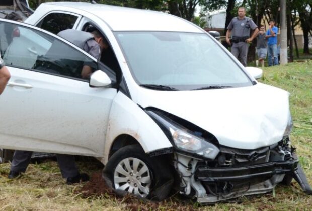 Ladrão rouba carro em Espirito Santo do Pinhal e acaba caindo em córrego em Mogi Guaçu