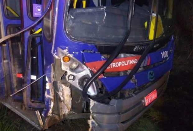 Jovem morre após colisão com ônibus em Santo Antônio de Posse