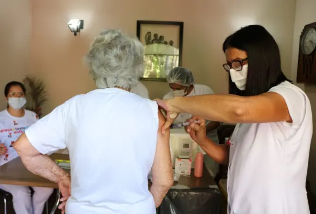 Vacinação em idosos institucionalizados foi iniciada  em Itapira