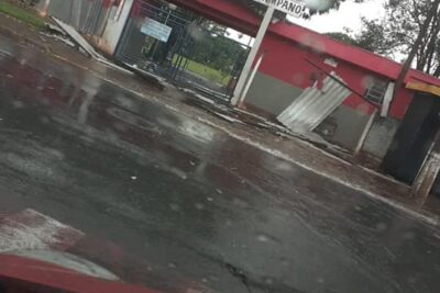 Chuva com vendaval causa danos em Mogi Guaçu
