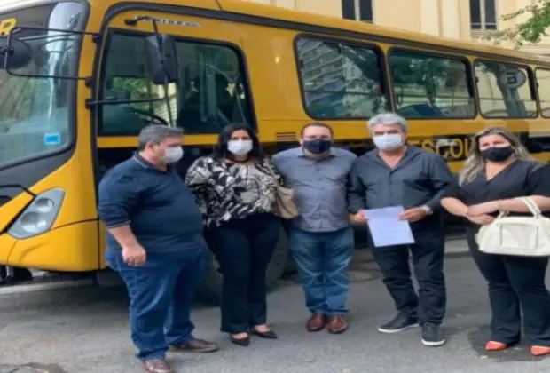 Vereadora Claudia Pinho Lalla articula conquista de novo ônibus escolar para Santo Antônio de Posse