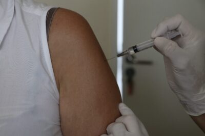 Holambra retoma a aplicação da segunda dose e amplia imunização de idosos nesta semana