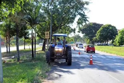 LIMPEZA NA AVENIDA PADRE JAIM