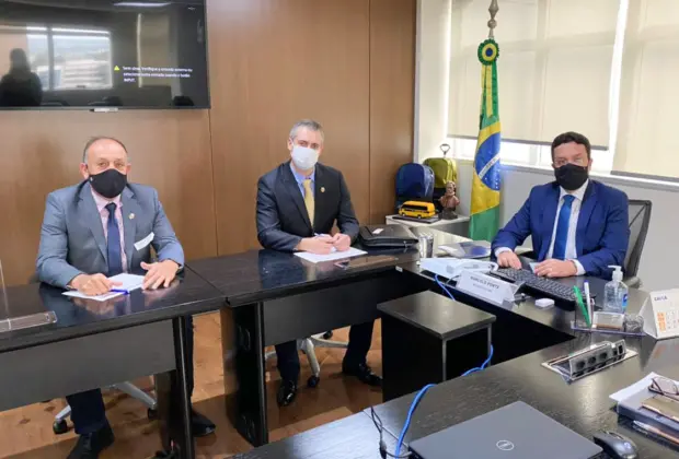 Por mais recursos para Holambra, Fernando Capato e vice cumprem agenda em Brasília