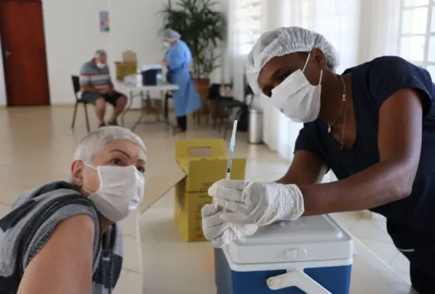 Moradores de Holambra elogiam novo sistema de vacinação contra a Covid-19