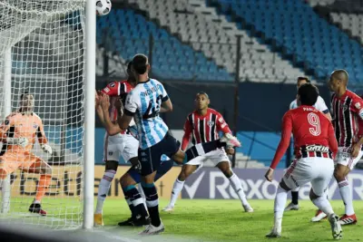 Libertadores: São Paulo segura empate sem gols com Racing na Argentina