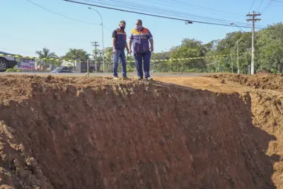 Trecho da Avenida Brasil é interditado para melhorias na rede de esgoto