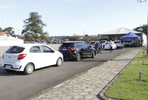 DOSES ENVIADAS PELO GOVERNO DO ESTADO ACABAM E JAGUARIÚNA SUSPENDE VACINAÇÃO ACIMA DE 40 ANOS