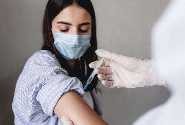 Vacinação contra a Covid-19 avança para pessoas com 28 e 29 anos