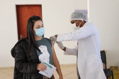 Holambra abre agendamento para vacinação de moradores a partir de 18 anos