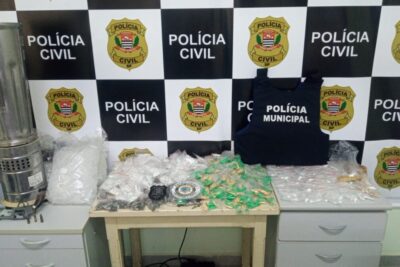 Ação conjunta entre Polícia Civil e Polícia Municipal da Posse prende três acusados por tráfico de entorpecentes, furto e porte ilegal de arma de fogo