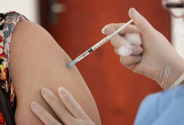 Holambra retoma aplicação de 1ª dose e vacina 600 pessoas em dois dias
