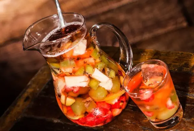 Sangria Drink e Carpaccio de Polvo: combinação perfeita do Tratterie Holandesa