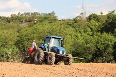 Patrulha Agrícola auxilia pequenos produtores rurais no plantio para a safra 2021/2022