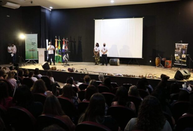 Evento sobre cultura afro-brasileira e atividades do Mês da Educação movimentam rede municipal