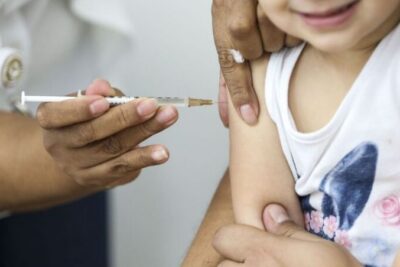 Saúde realiza “Dia V” de Multivacinação para atualizar cadernetas de crianças e adolescentes e imunizar população contra Covid-19