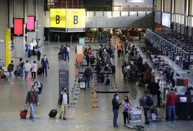 Anvisa recomenda exigir vacinação para Covid para entrada de viajantes no Brasil
