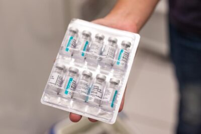 Amparo anuncia que Terceira dose da vacina contra Covid-19 já está disponível