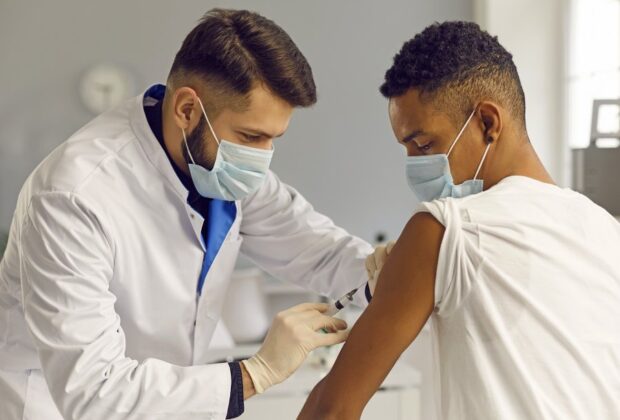 Mogi Guaçu aplica 4.069 doses durante vacinação realizada no sábado