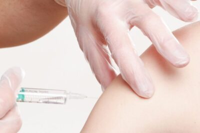Holambra passa a ter calendário fixo de vacinação e inicia aplicação de reforço em maiores de 18