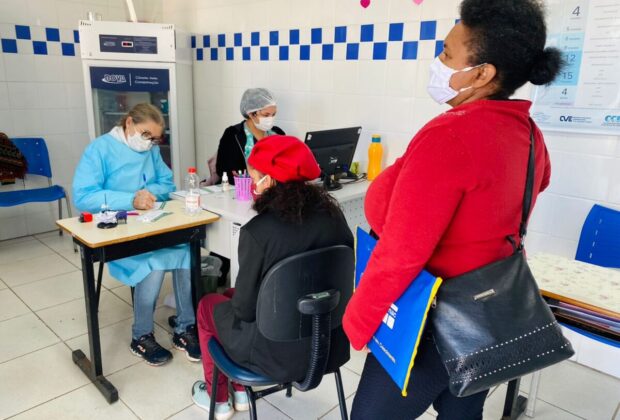 Artur Nogueira recebe 1.032 doses da vacina contra a Covid-19
