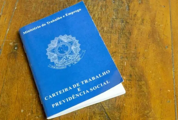 Em 2020, brancos ganharam 73,3% mais que pretos e pardos; homens receberam 28,1% a mais que as mulheres, diz IBGE