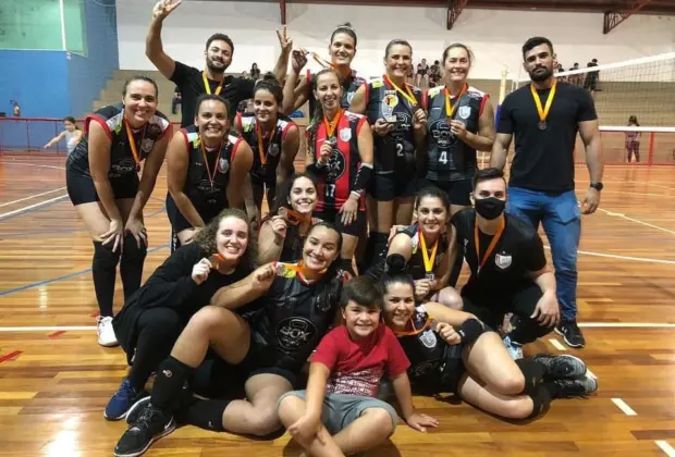 Equipes de vôlei masculina e feminina de Artur Nogueira ganham medalhas de prata e bronze no Campeonato Estadual