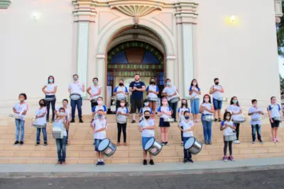 Fanfarra das Escolas Municipais realiza desfile no Centro de Cosmópolis