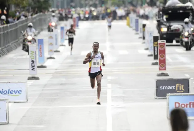 Etíope ultrapassa Daniel Nascimento no fim, e africanos são bicampeões da São Silvestre