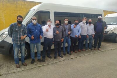 Prefeitura de Engenheiro Coelho recebe duas vans para transporte de pacientes