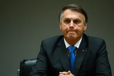 Médicos de Bolsonaro descartam necessidade de nova cirurgia