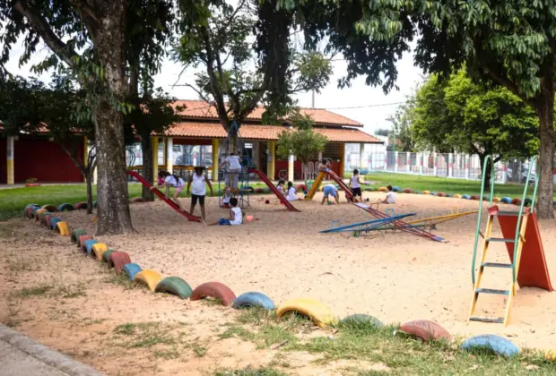 Educação moderniza e investe mais de R$ 1 milhão em playgrounds para escolas municipais de Artur Nogueira