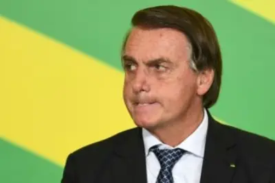 Bolsonaro é internado com obstrução intestinal, sem previsão de alta