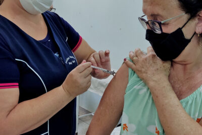 Saúde intensifica imunização de livre demanda contra a Covid-19