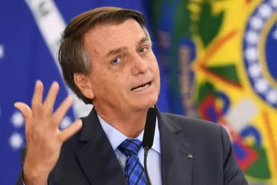 Férias de Bolsonaro na virada do ano custaram R$ 900 mil aos cofres públicos