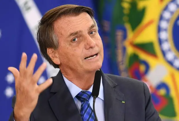 Férias de Bolsonaro na virada do ano custaram R$ 900 mil aos cofres públicos