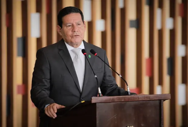 ‘Não vou comentar nenhum assunto’, diz Mourão após ser desautorizado por Bolsonaro