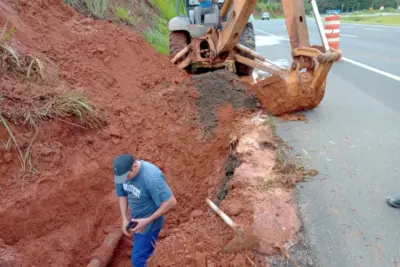 ROMPIMENTO DE ADUTORA INTERROMPE ABASTECIMENTO DE ÁGUA EM 4 BAIRROS NESTA SEXTA-FEIRA