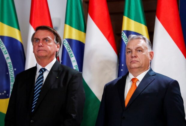 Na Hungria, Bolsonaro divulga informações falsas sobre Amazônia